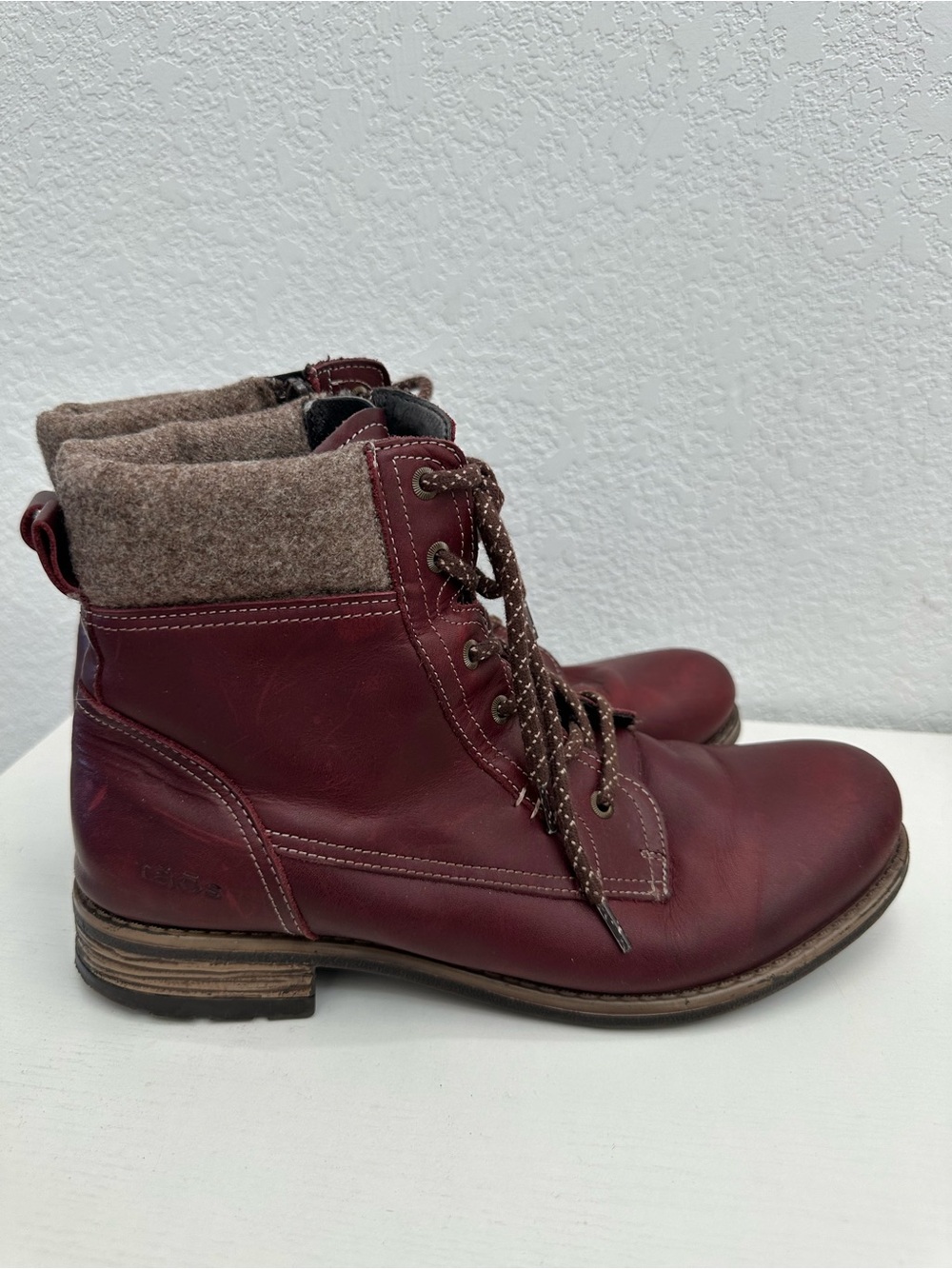 Taos Womens 10-10.5 Cutie Burgundy Leather Wool Collar Lace Up Boots EU 41